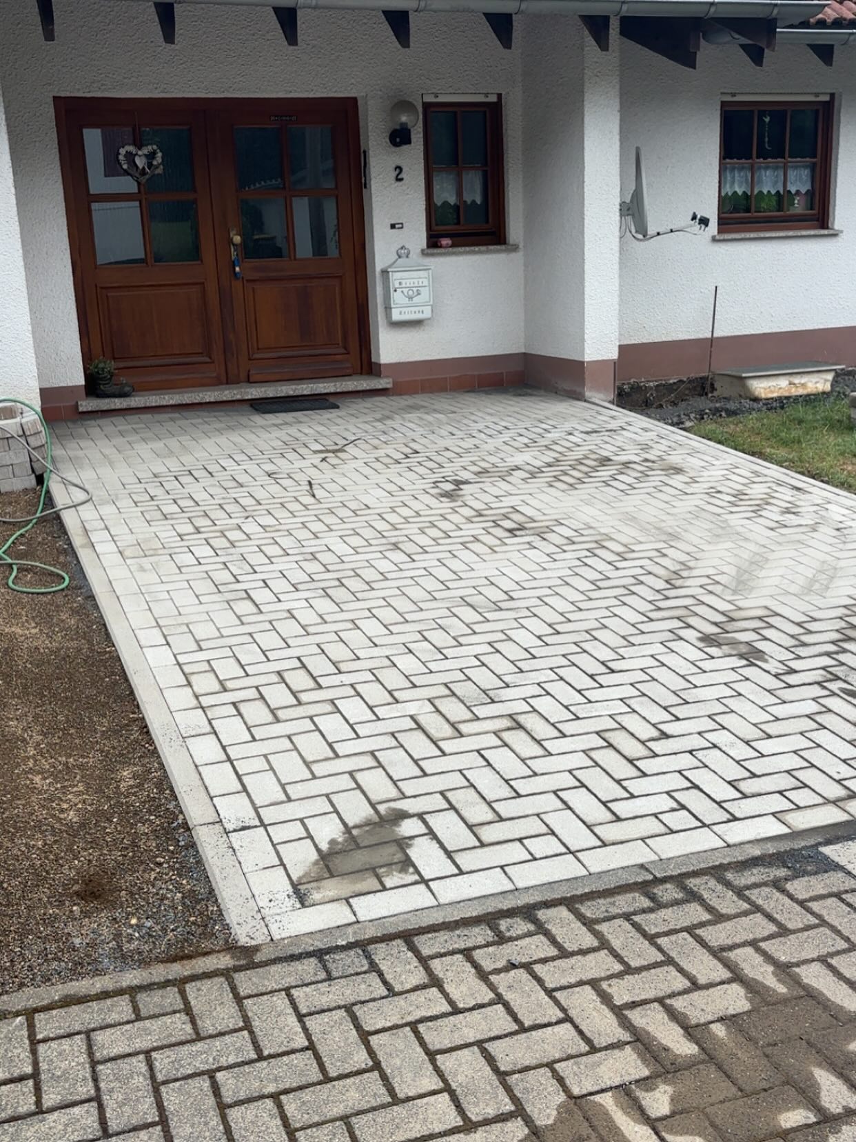 Eingangsbereich gepflastert